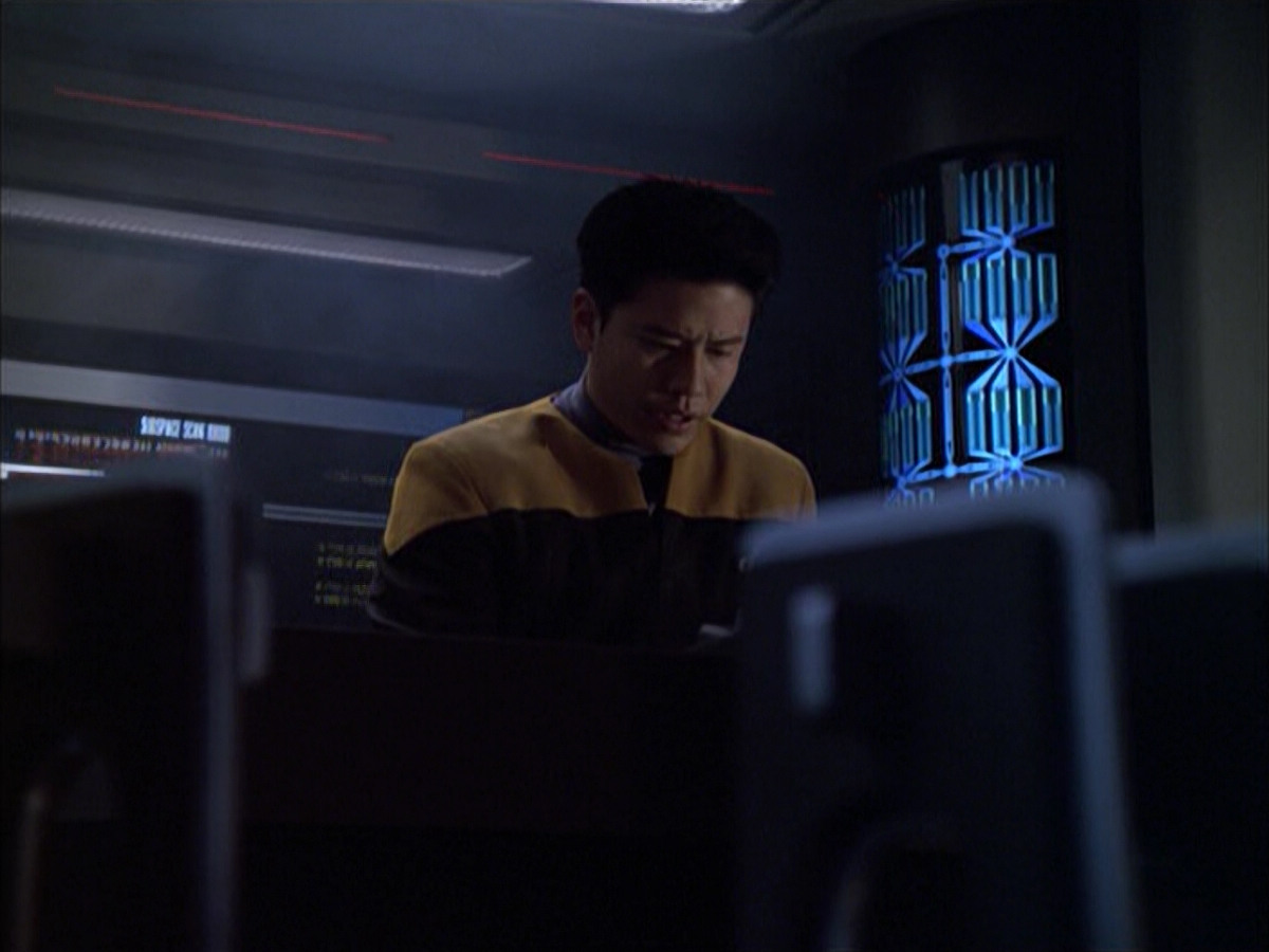 extant_StarTrek_VOY_6x01-EquinoxPart2_02935.jpg
