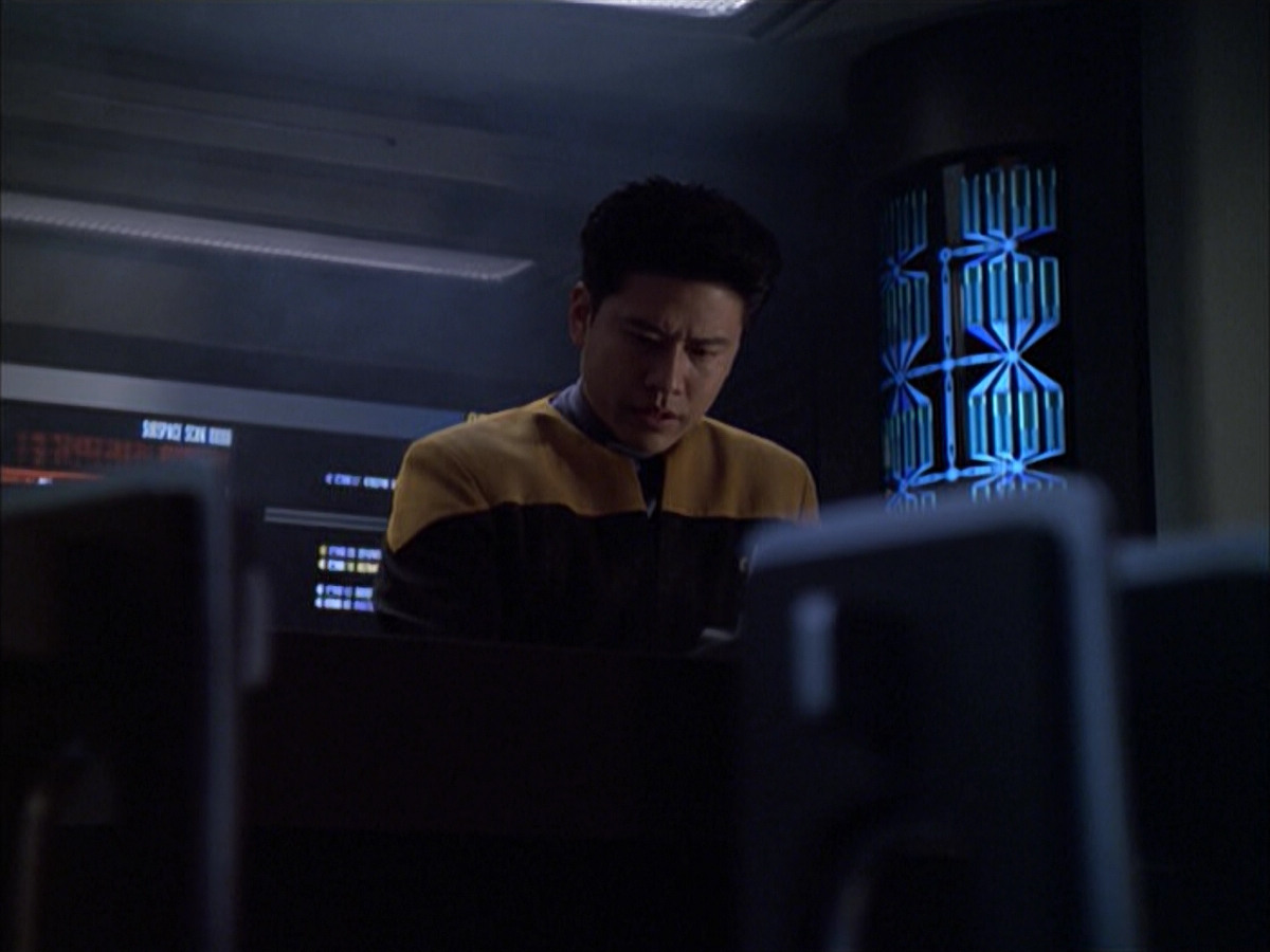 extant_StarTrek_VOY_6x01-EquinoxPart2_02936.jpg