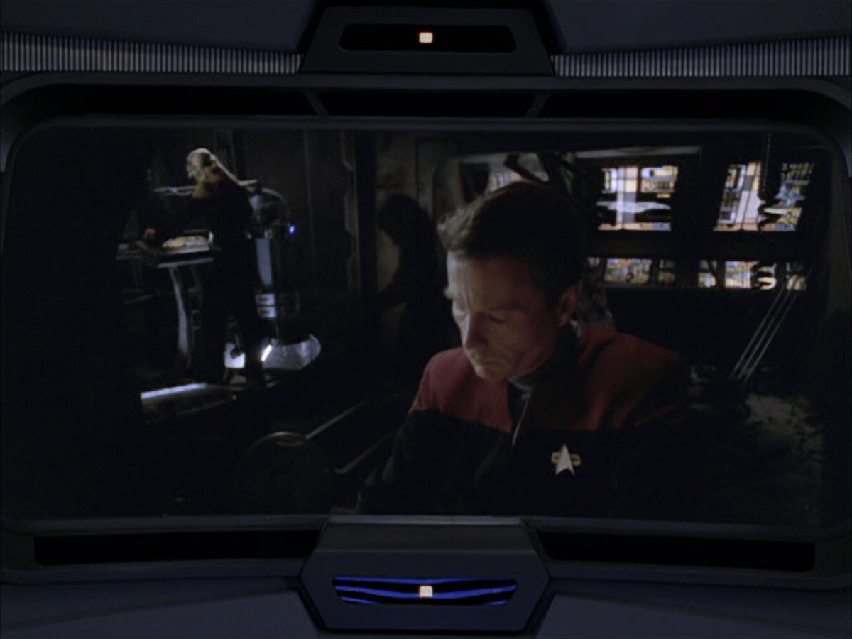 extant_StarTrek_VOY_6x01-EquinoxPart2_02990.jpg