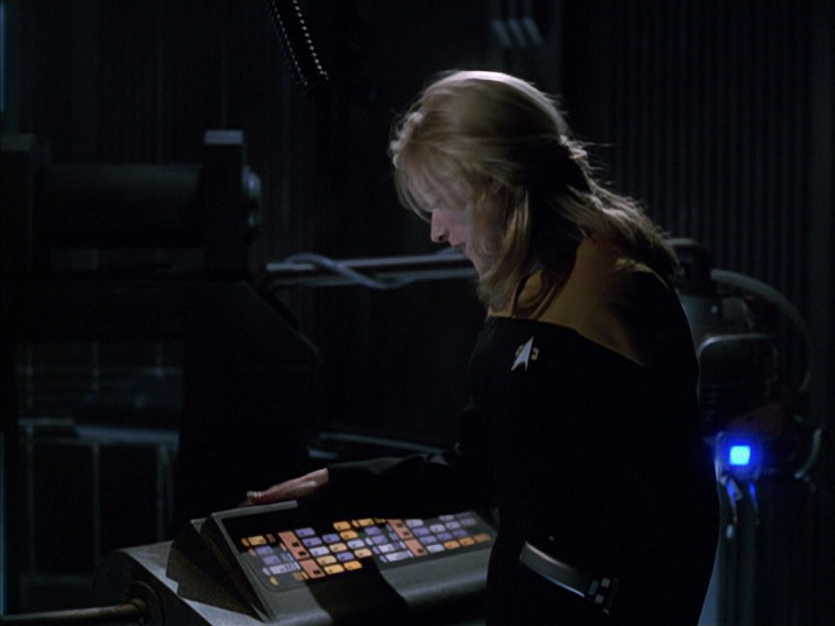 extant_StarTrek_VOY_6x01-EquinoxPart2_03003.jpg