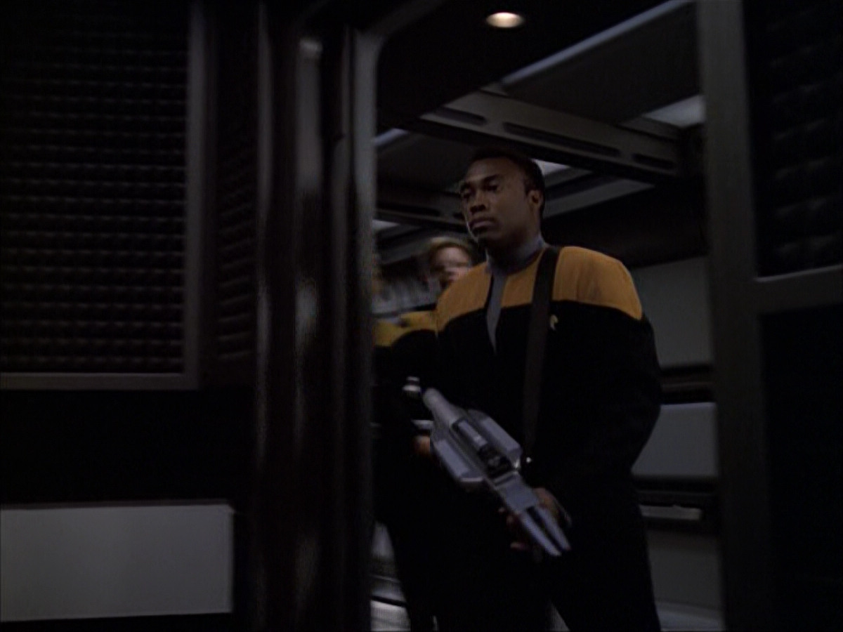 extant_StarTrek_VOY_6x01-EquinoxPart2_03024.jpg