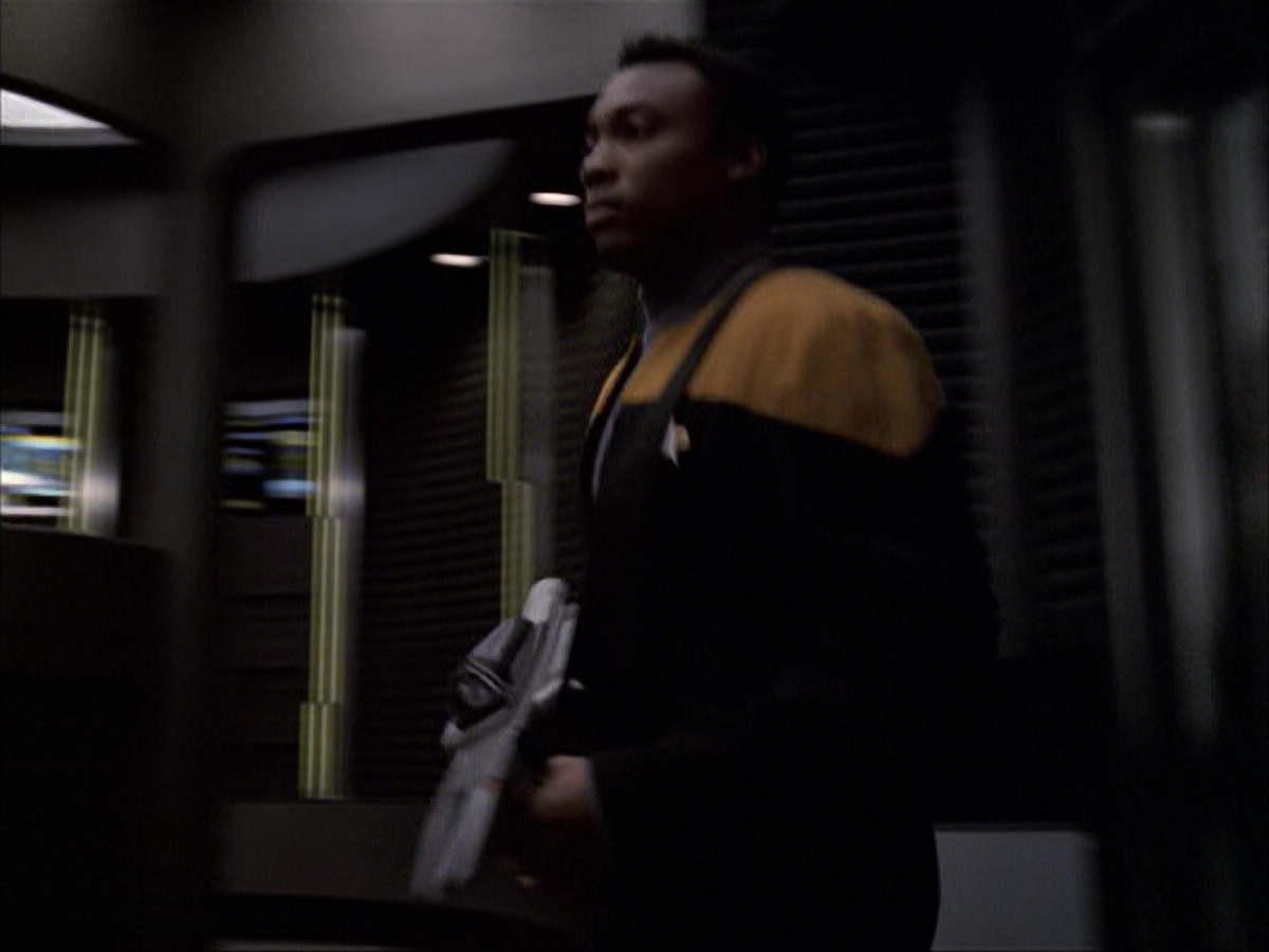 extant_StarTrek_VOY_6x01-EquinoxPart2_03025.jpg