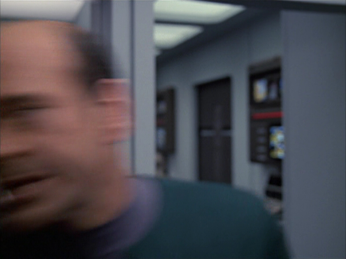 extant_StarTrek_VOY_6x01-EquinoxPart2_03056.jpg