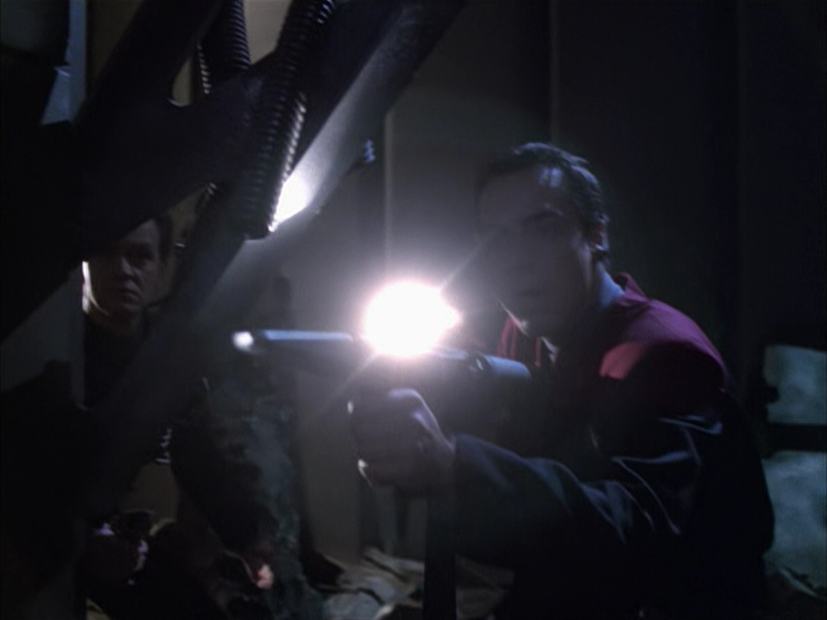 extant_StarTrek_VOY_6x01-EquinoxPart2_03116.jpg