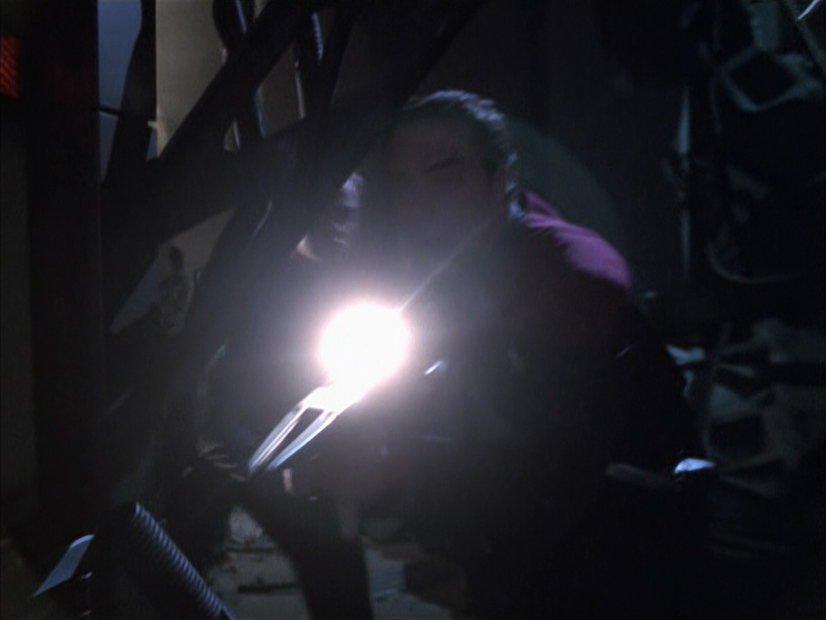 extant_StarTrek_VOY_6x01-EquinoxPart2_03118.jpg