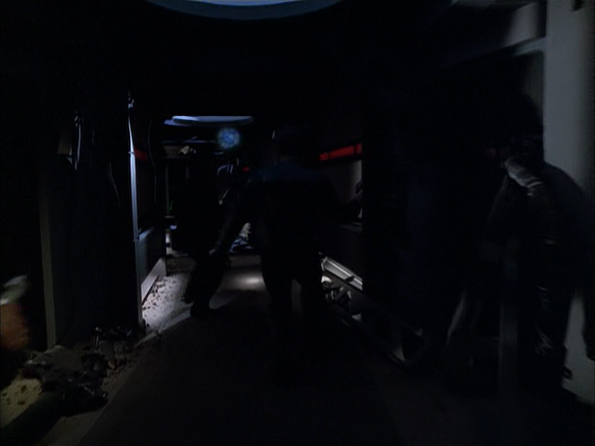 extant_StarTrek_VOY_6x01-EquinoxPart2_03136.jpg