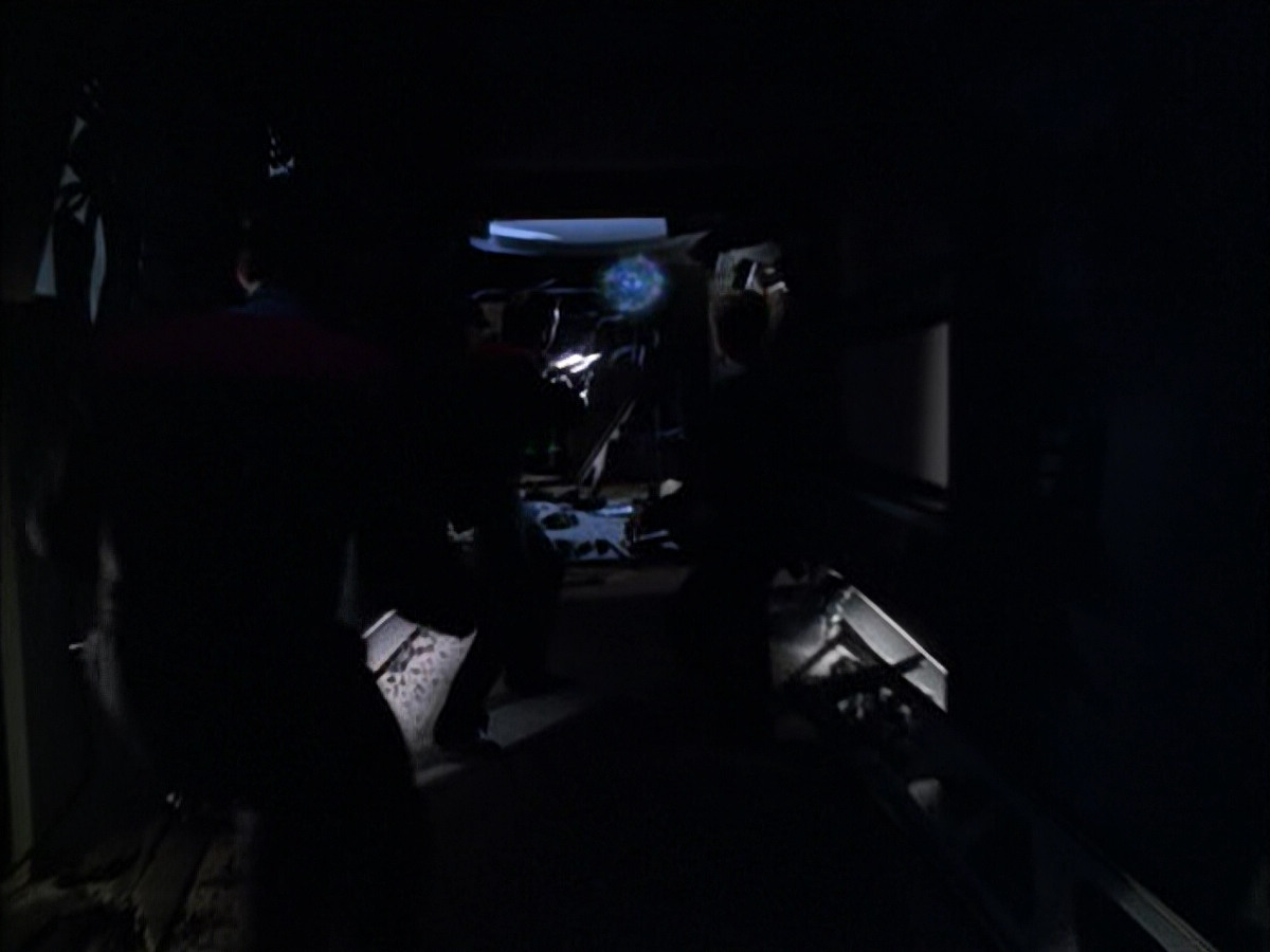 extant_StarTrek_VOY_6x01-EquinoxPart2_03137.jpg