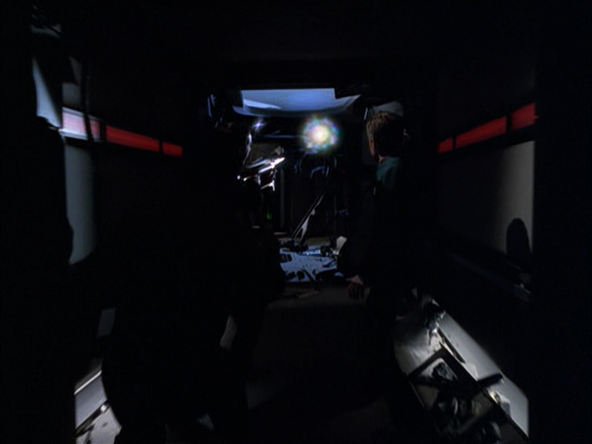 extant_StarTrek_VOY_6x01-EquinoxPart2_03138.jpg