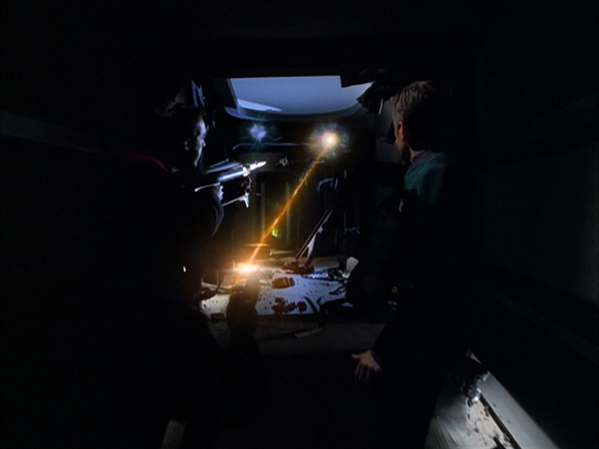 extant_StarTrek_VOY_6x01-EquinoxPart2_03139.jpg