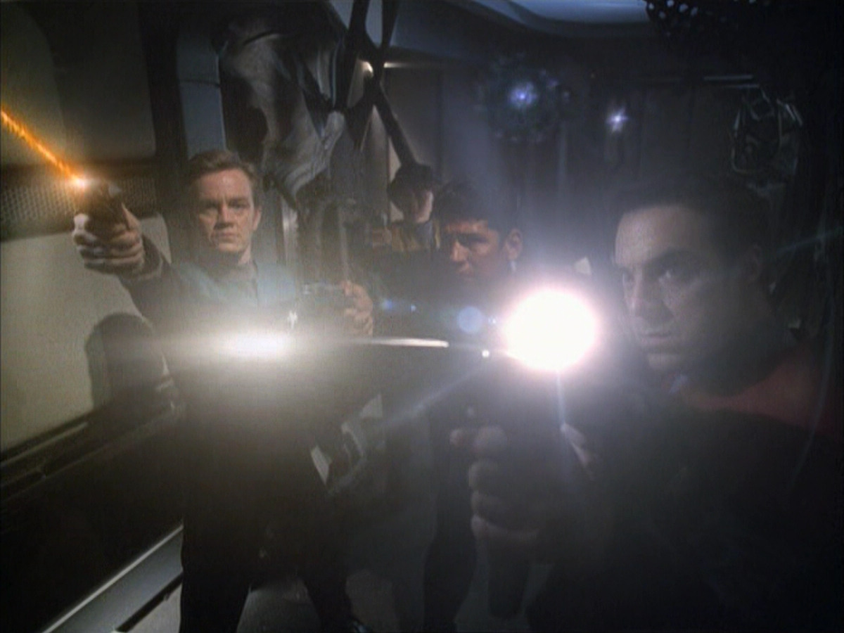 extant_StarTrek_VOY_6x01-EquinoxPart2_03143.jpg