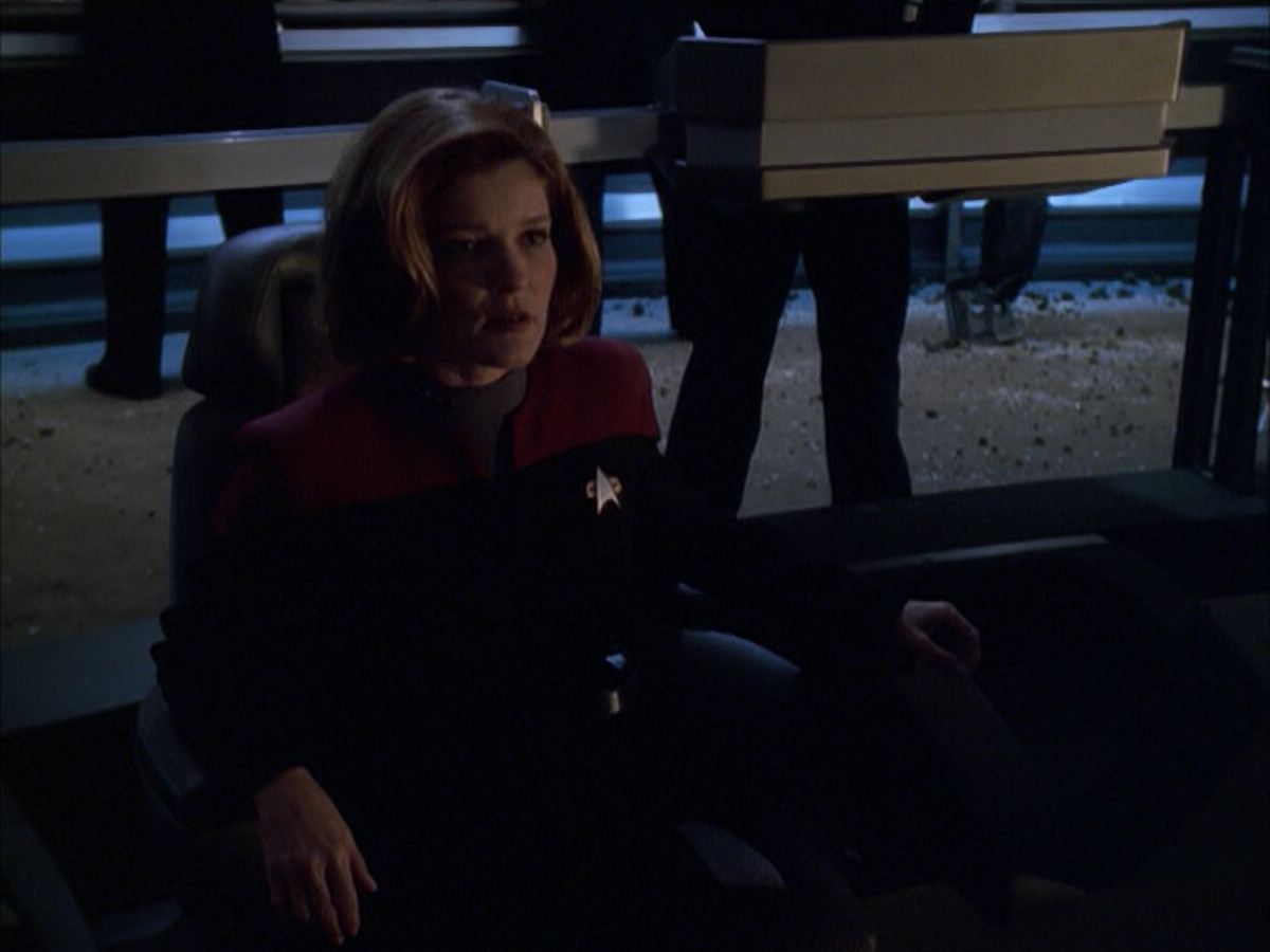 extant_StarTrek_VOY_6x01-EquinoxPart2_03176.jpg