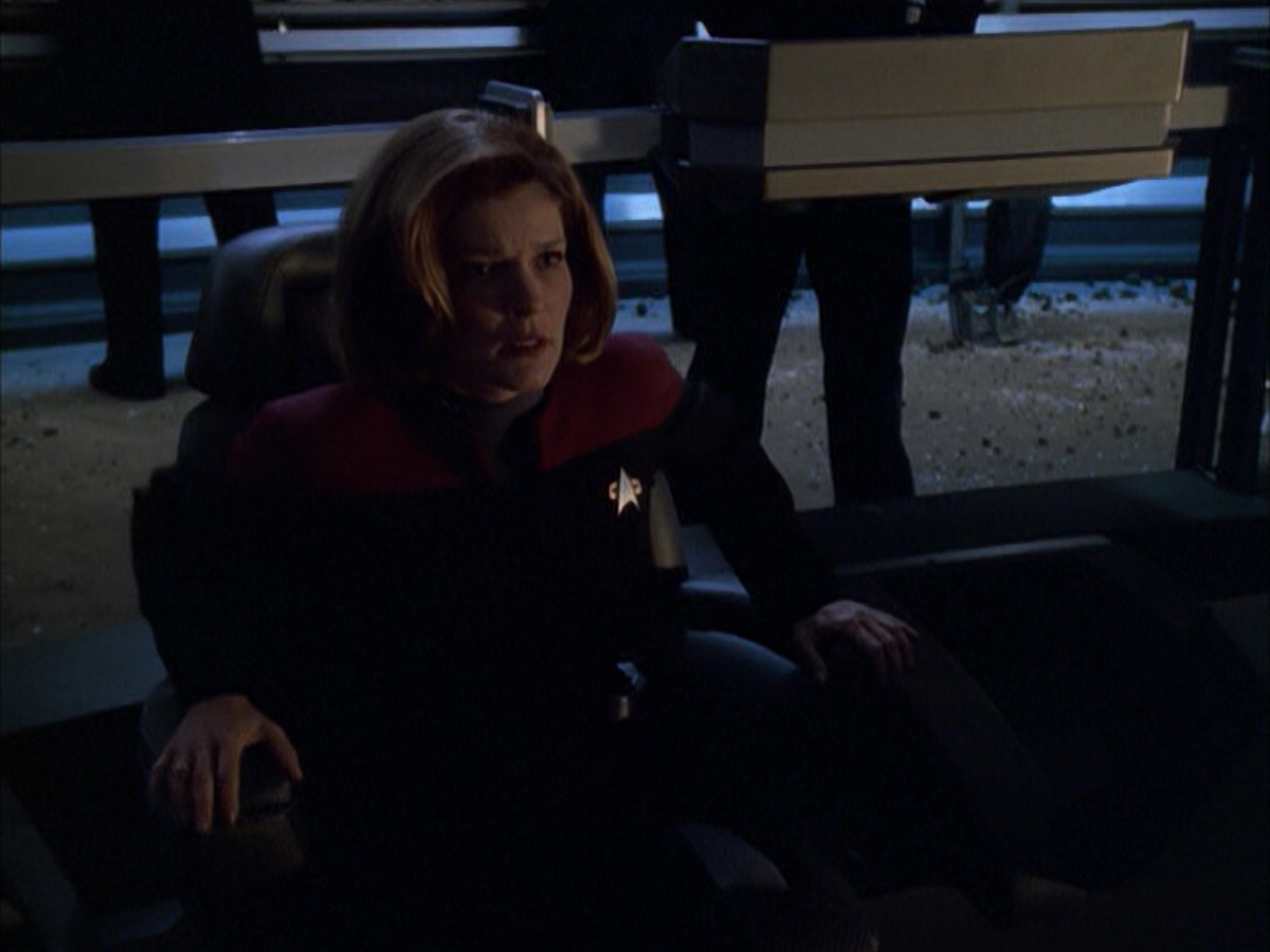 extant_StarTrek_VOY_6x01-EquinoxPart2_03184.jpg