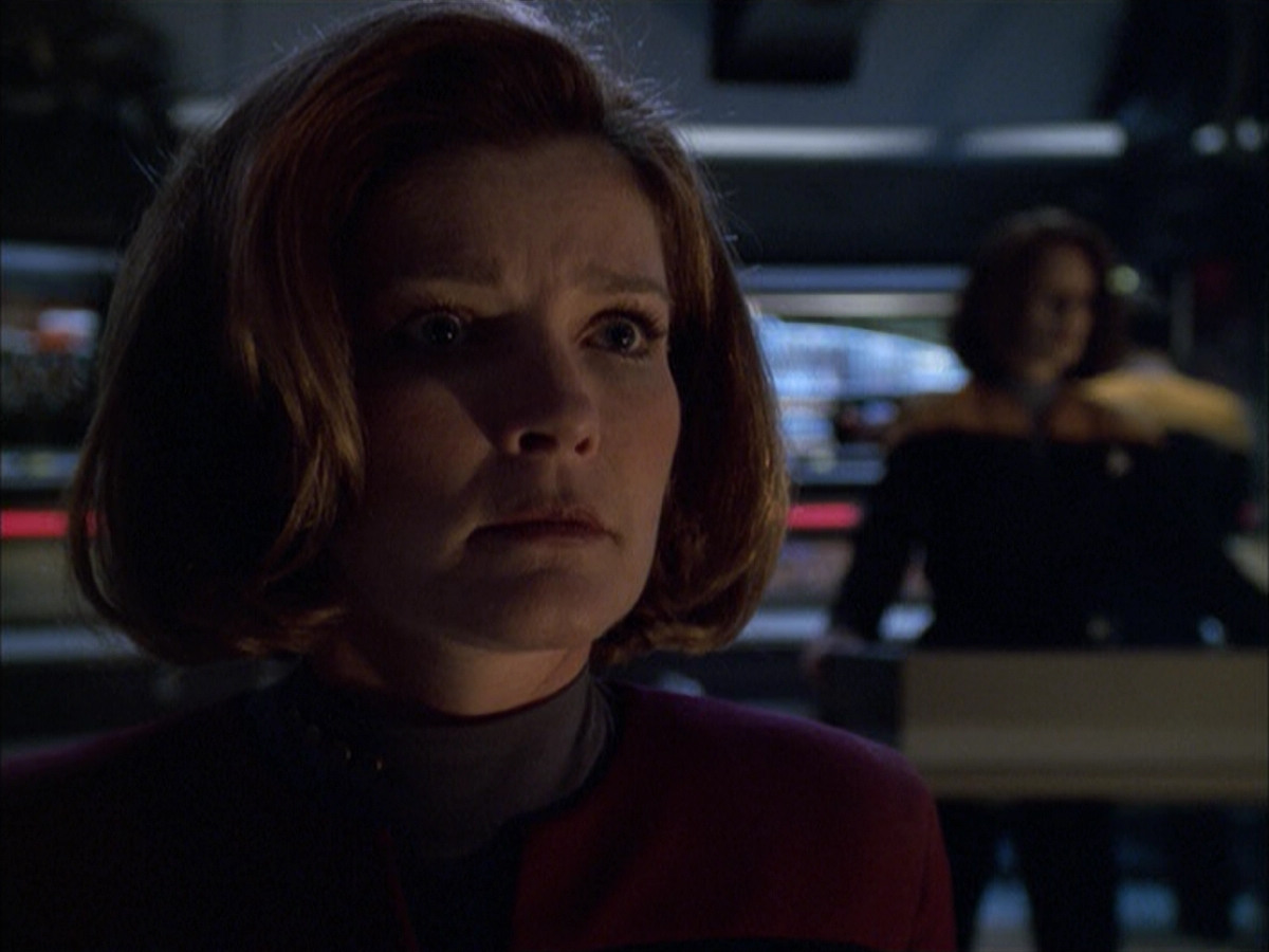 extant_StarTrek_VOY_6x01-EquinoxPart2_03208.jpg