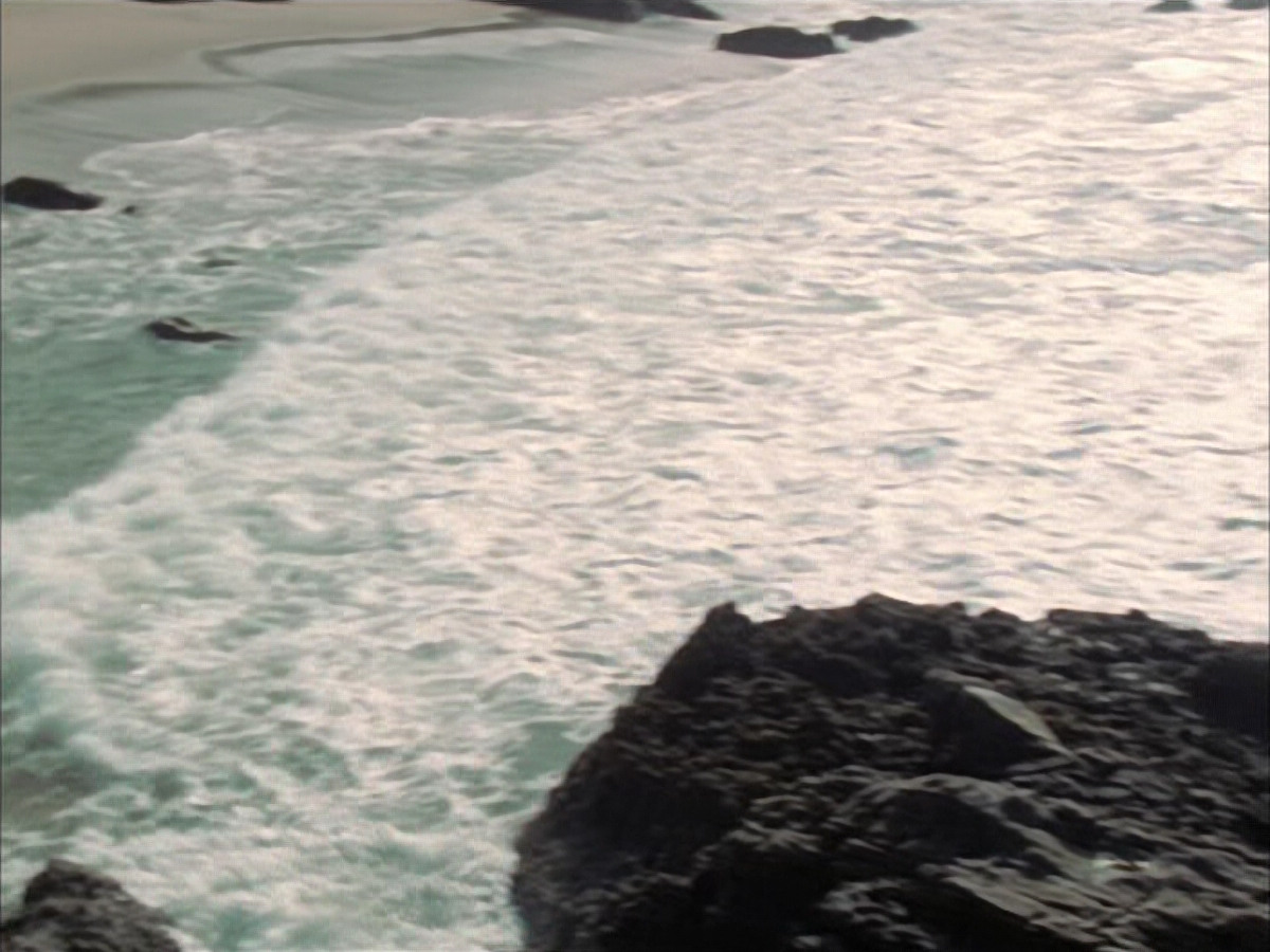 extant_StarTrek_VOY_6x01-EquinoxPart2_03237.jpg