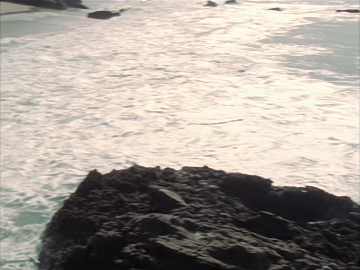 extant_StarTrek_VOY_6x01-EquinoxPart2_03238.jpg