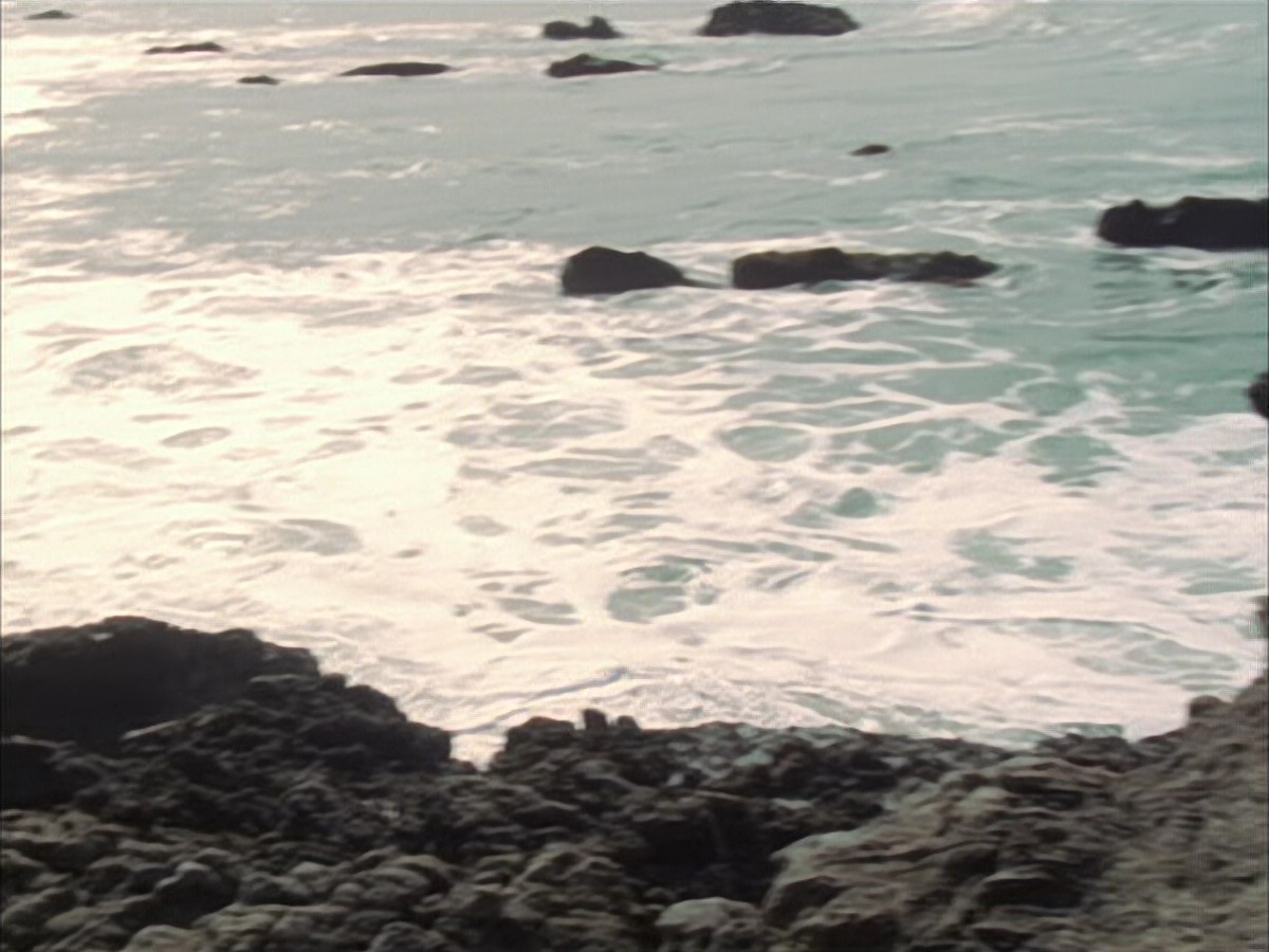 extant_StarTrek_VOY_6x01-EquinoxPart2_03241.jpg