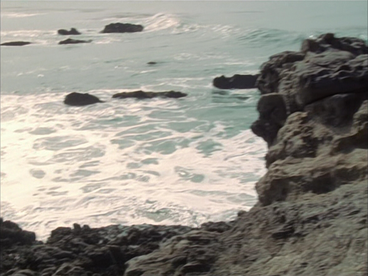 extant_StarTrek_VOY_6x01-EquinoxPart2_03242.jpg