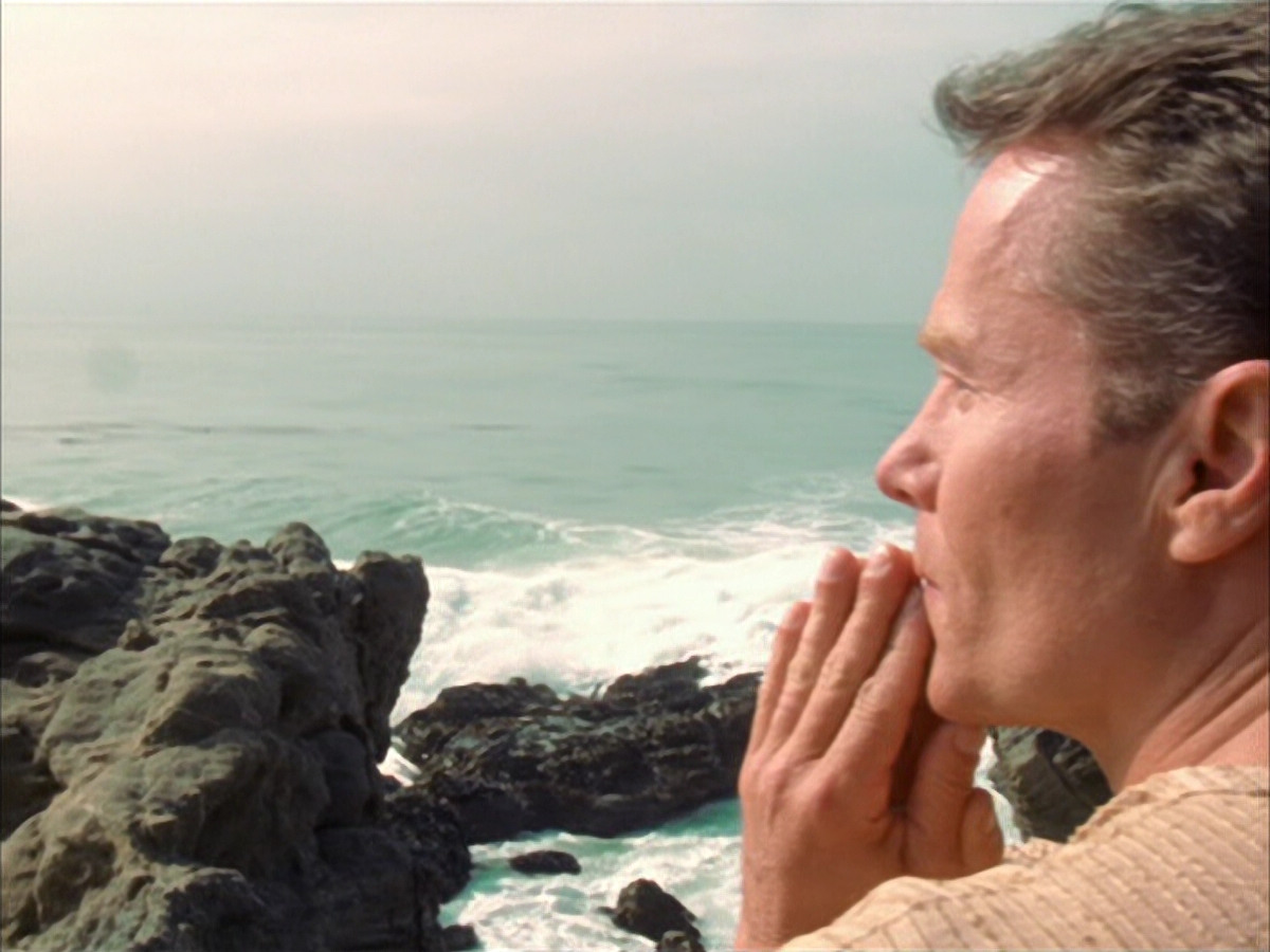 extant_StarTrek_VOY_6x01-EquinoxPart2_03247.jpg