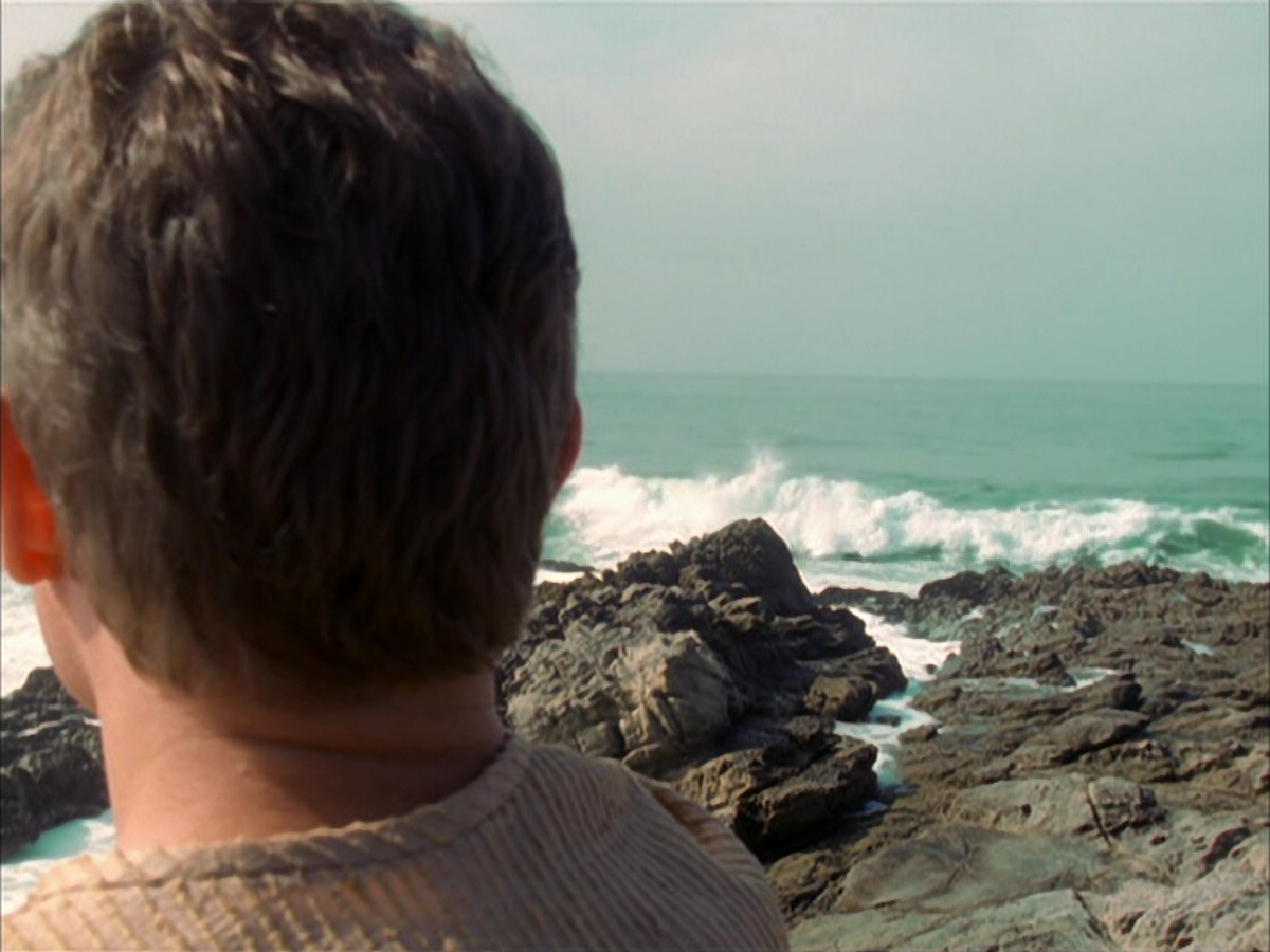 extant_StarTrek_VOY_6x01-EquinoxPart2_03260.jpg