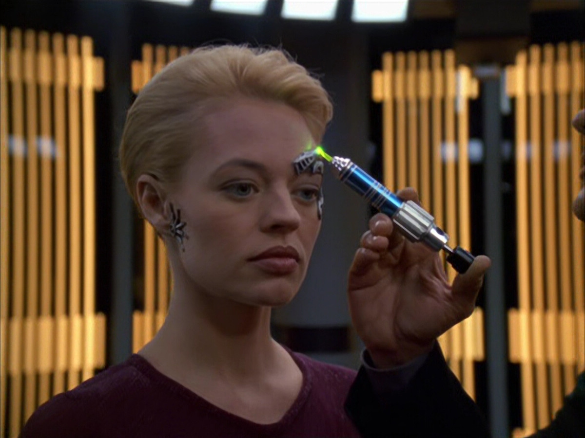 extant_StarTrek_VOY_6x01-EquinoxPart2_03317.jpg