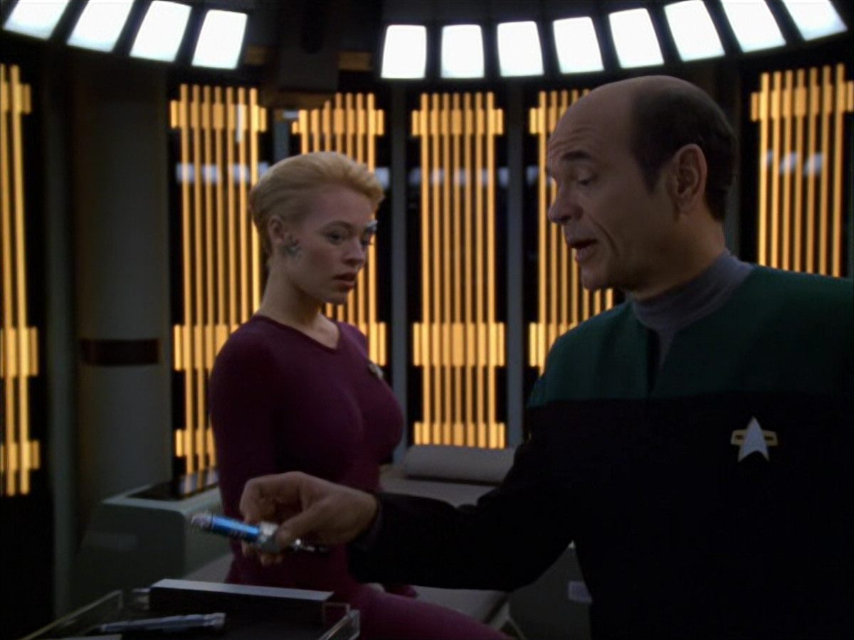 extant_StarTrek_VOY_6x01-EquinoxPart2_03322.jpg