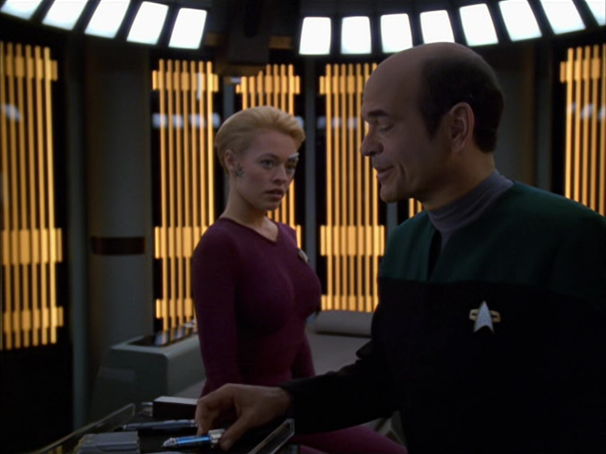 extant_StarTrek_VOY_6x01-EquinoxPart2_03323.jpg