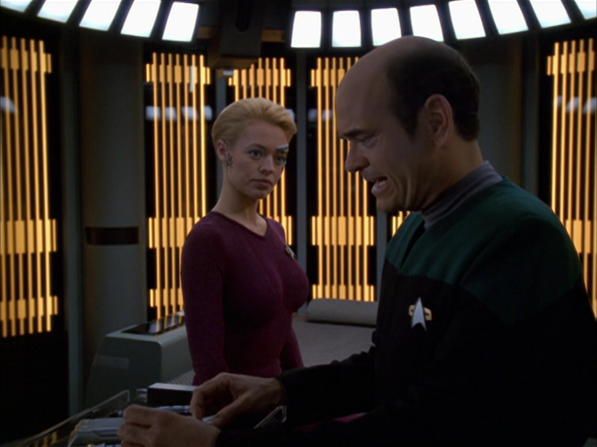 extant_StarTrek_VOY_6x01-EquinoxPart2_03327.jpg