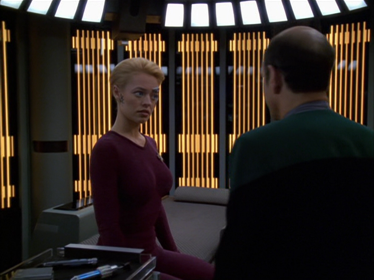 extant_StarTrek_VOY_6x01-EquinoxPart2_03344.jpg