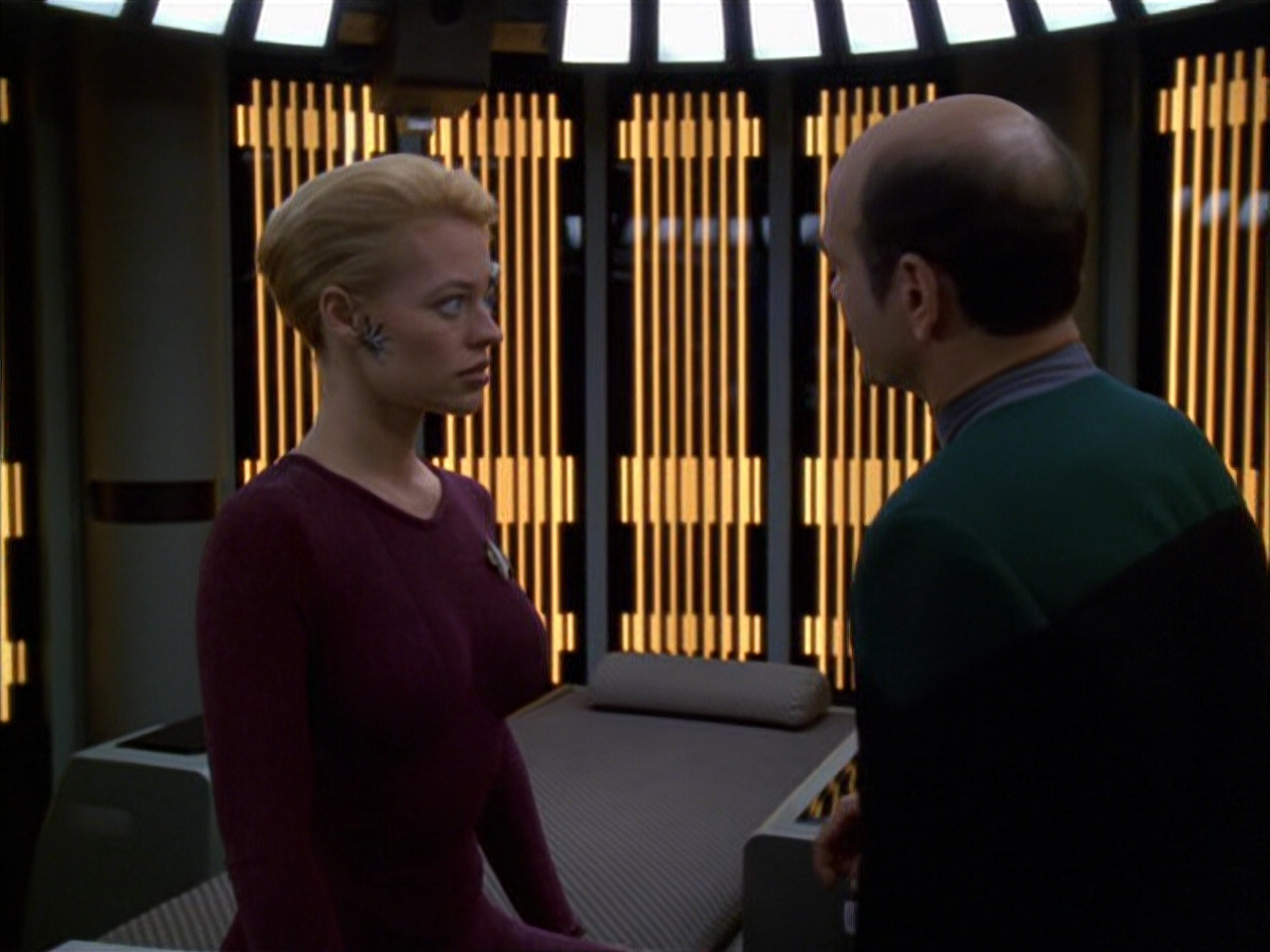 extant_StarTrek_VOY_6x01-EquinoxPart2_03346.jpg