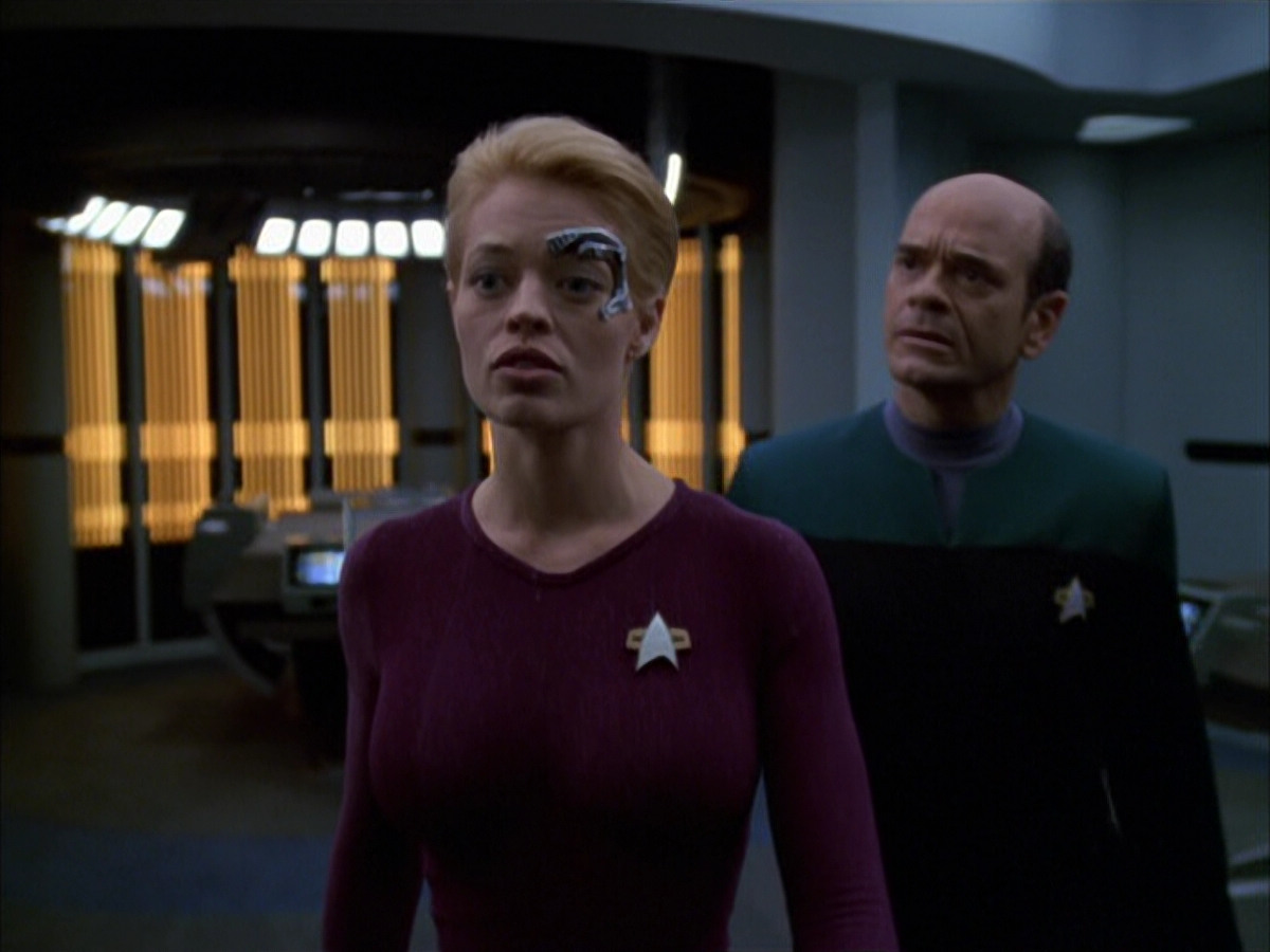 extant_StarTrek_VOY_6x01-EquinoxPart2_03373.jpg