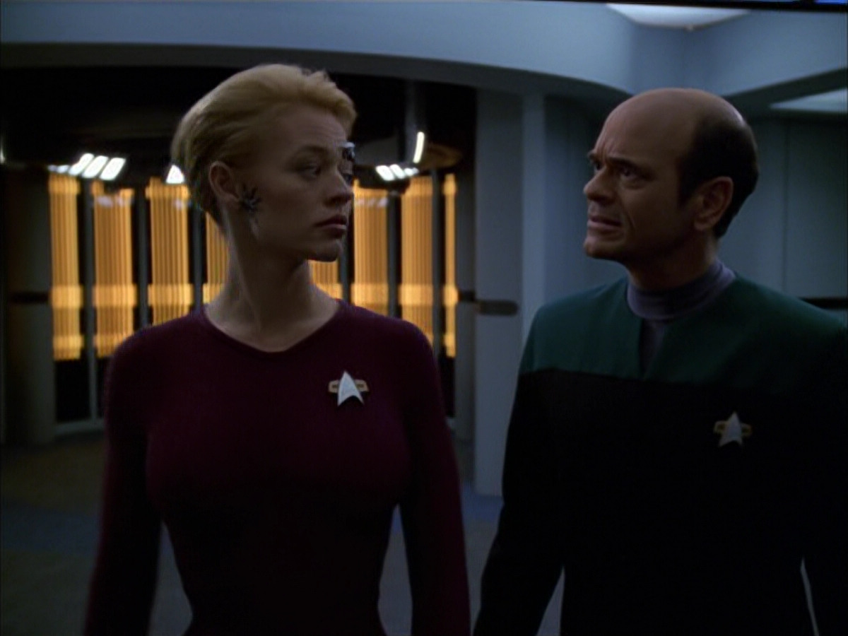 extant_StarTrek_VOY_6x01-EquinoxPart2_03375.jpg