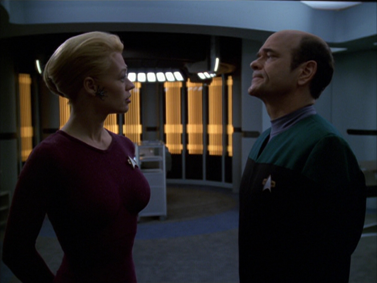 extant_StarTrek_VOY_6x01-EquinoxPart2_03382.jpg