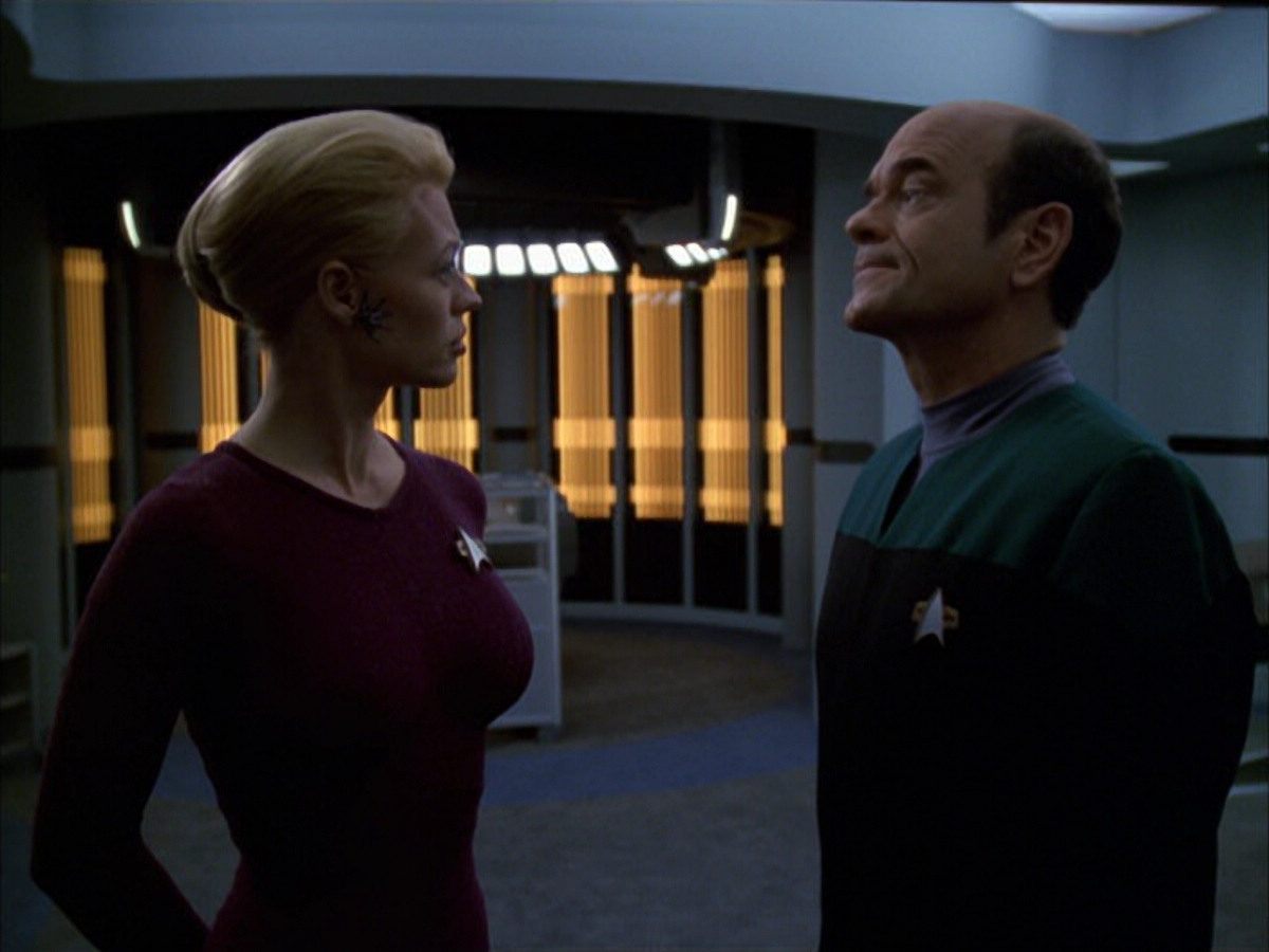 extant_StarTrek_VOY_6x01-EquinoxPart2_03385.jpg