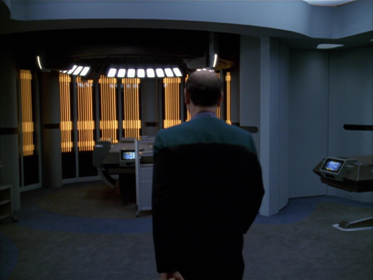 extant_StarTrek_VOY_6x01-EquinoxPart2_03411.jpg