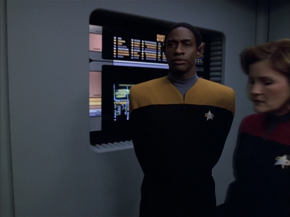 extant_StarTrek_VOY_6x01-EquinoxPart2_03413.jpg