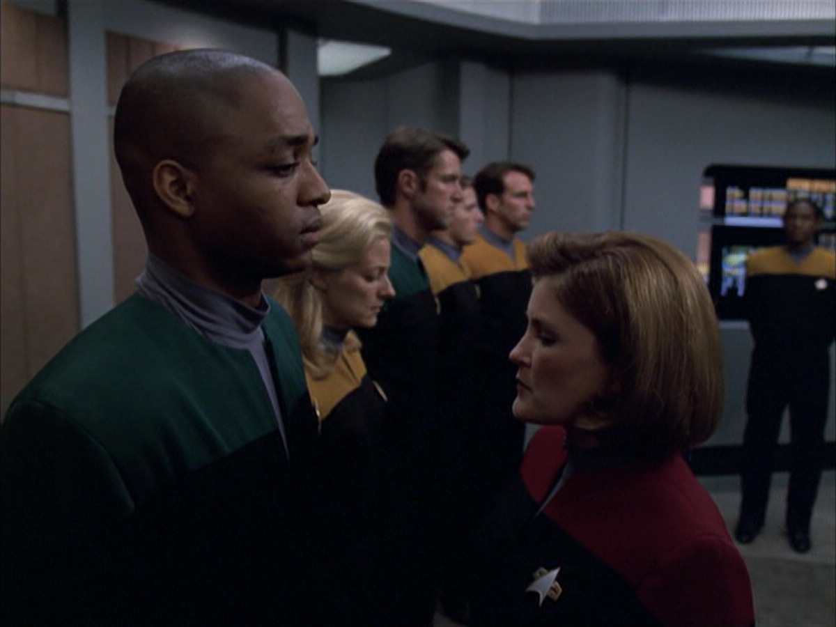 extant_StarTrek_VOY_6x01-EquinoxPart2_03427.jpg