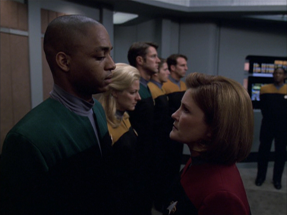 extant_StarTrek_VOY_6x01-EquinoxPart2_03429.jpg