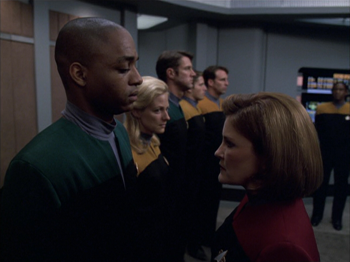 extant_StarTrek_VOY_6x01-EquinoxPart2_03431.jpg