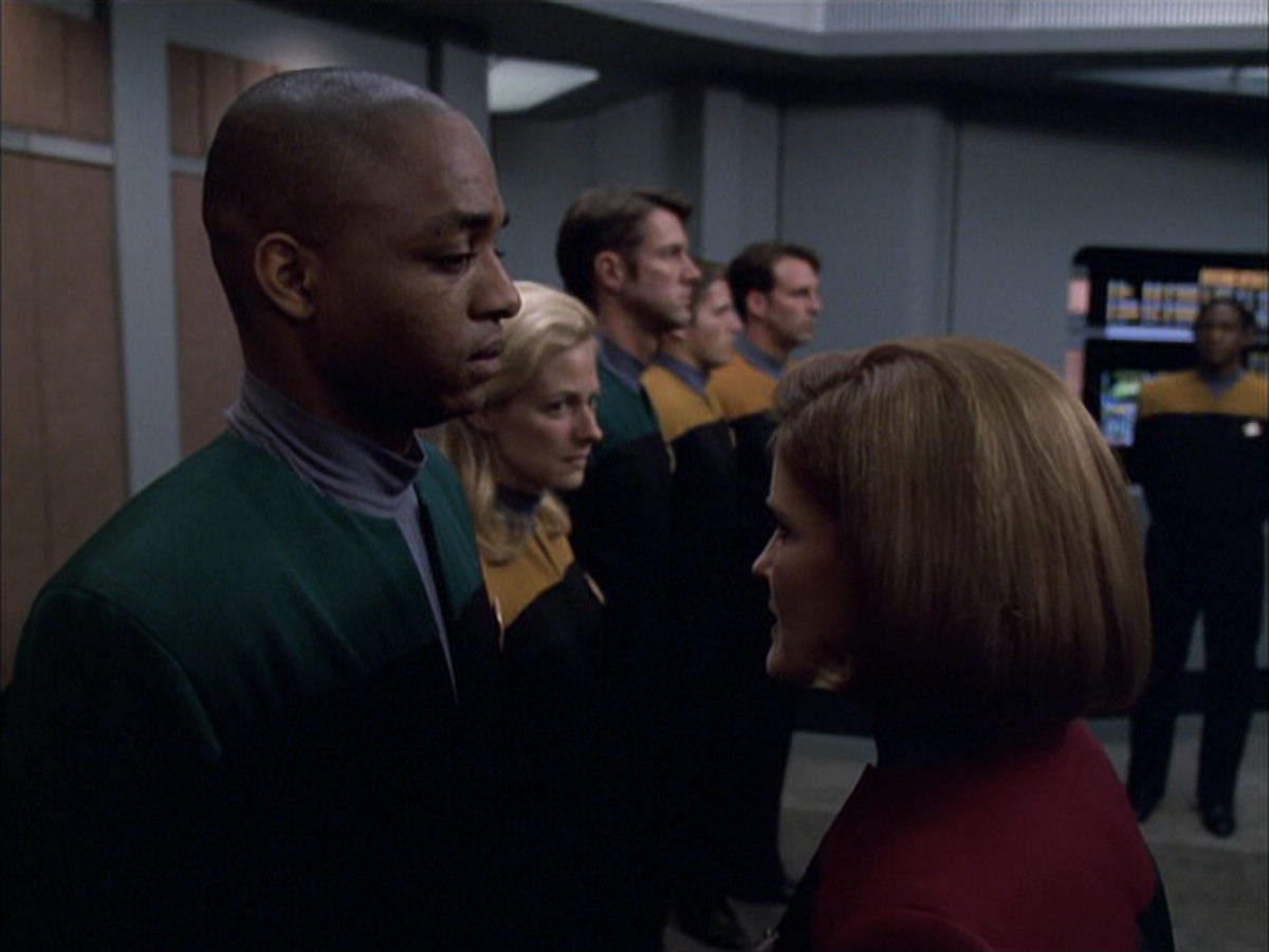 extant_StarTrek_VOY_6x01-EquinoxPart2_03432.jpg