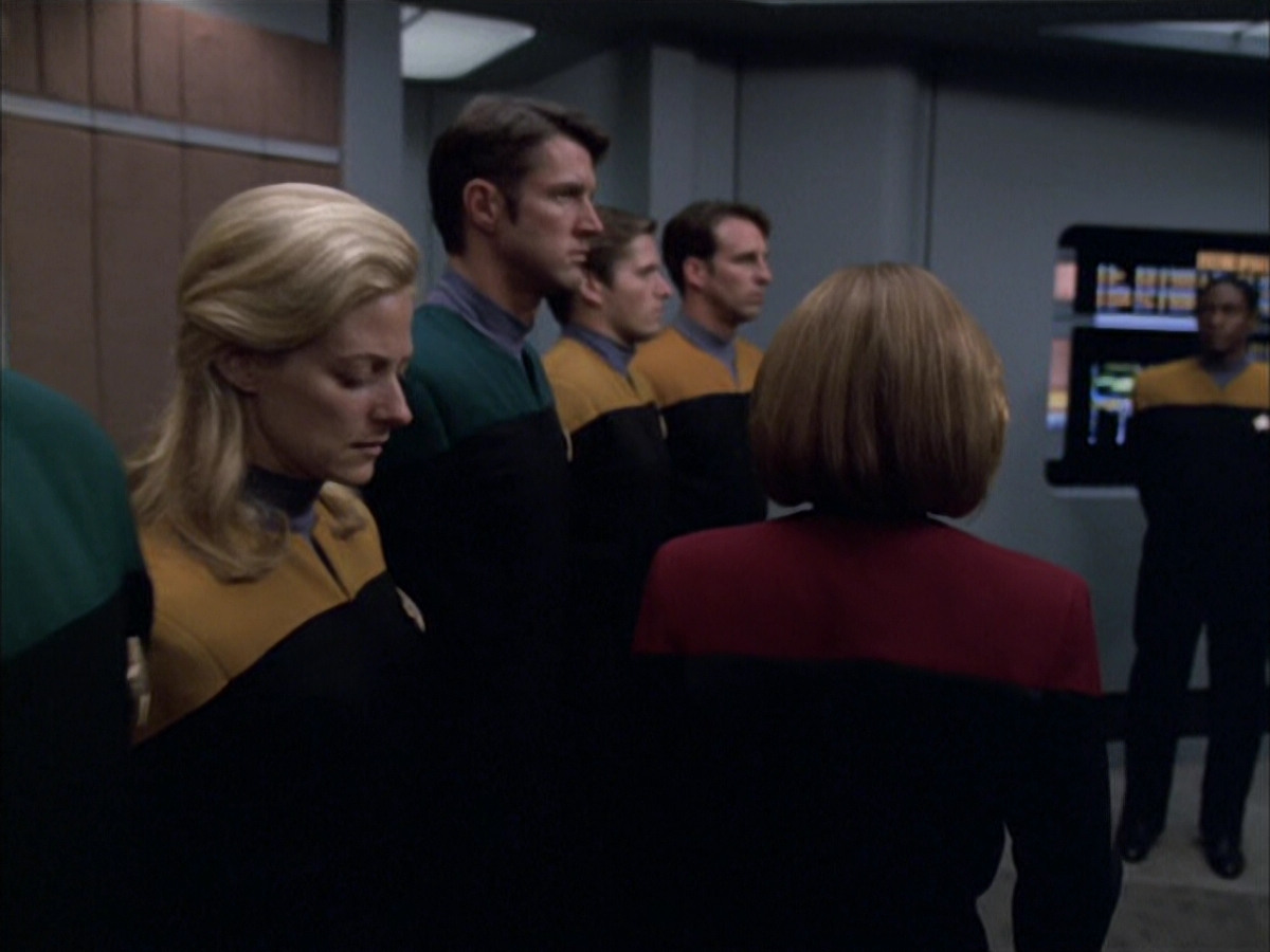 extant_StarTrek_VOY_6x01-EquinoxPart2_03435.jpg