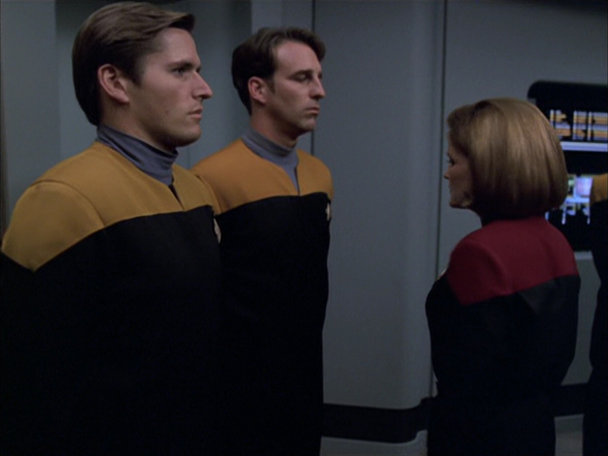 extant_StarTrek_VOY_6x01-EquinoxPart2_03439.jpg