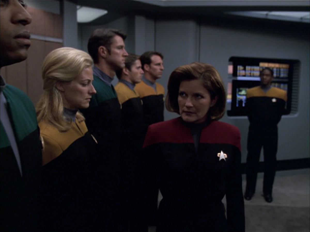 extant_StarTrek_VOY_6x01-EquinoxPart2_03452.jpg