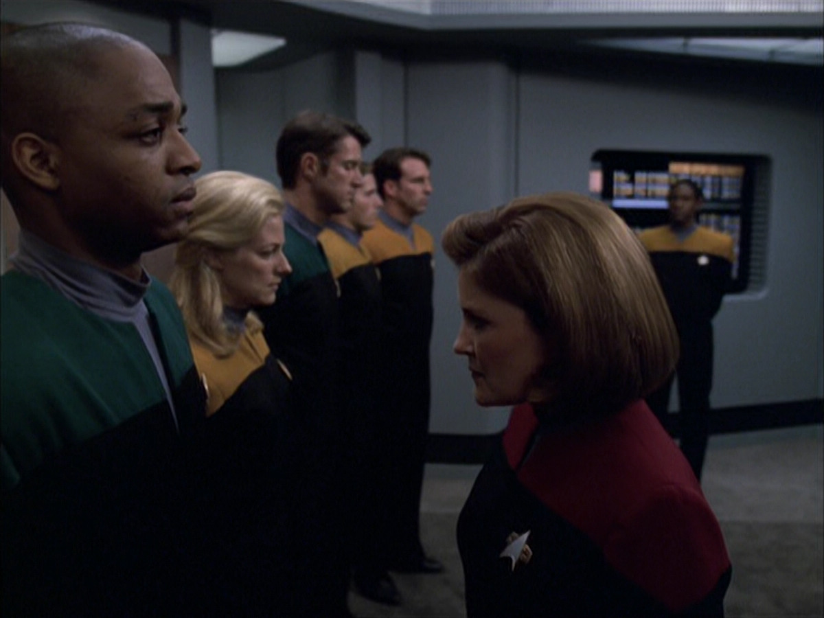 extant_StarTrek_VOY_6x01-EquinoxPart2_03458.jpg
