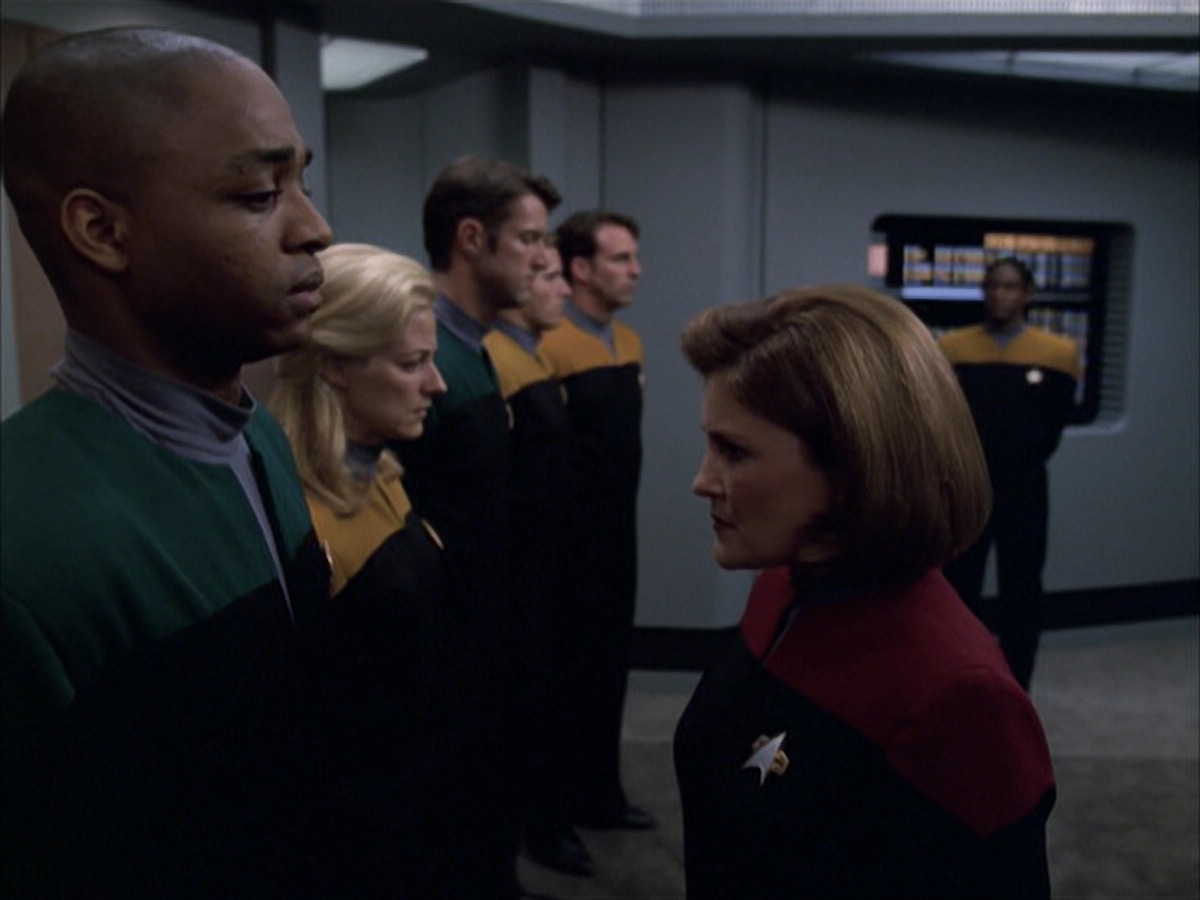 extant_StarTrek_VOY_6x01-EquinoxPart2_03459.jpg