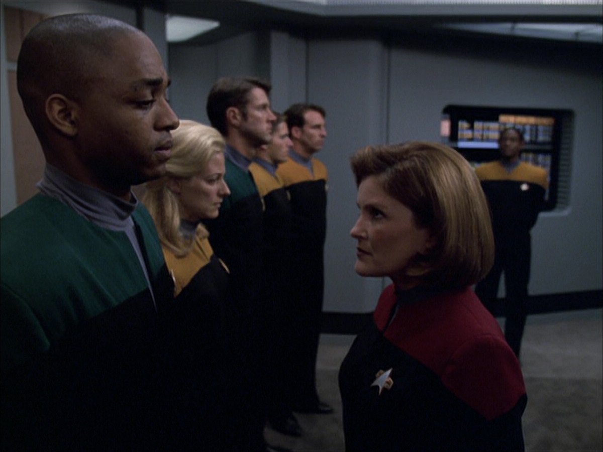 extant_StarTrek_VOY_6x01-EquinoxPart2_03462.jpg