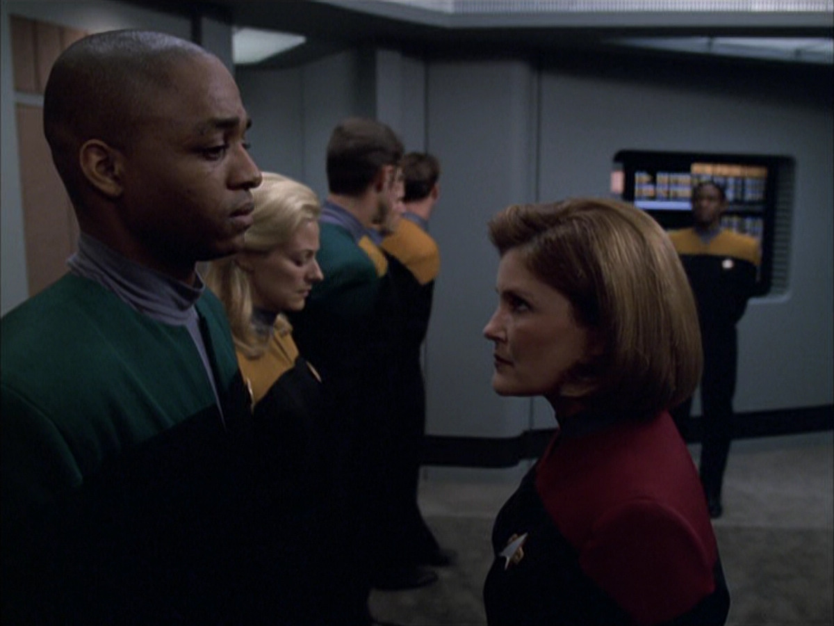 extant_StarTrek_VOY_6x01-EquinoxPart2_03465.jpg