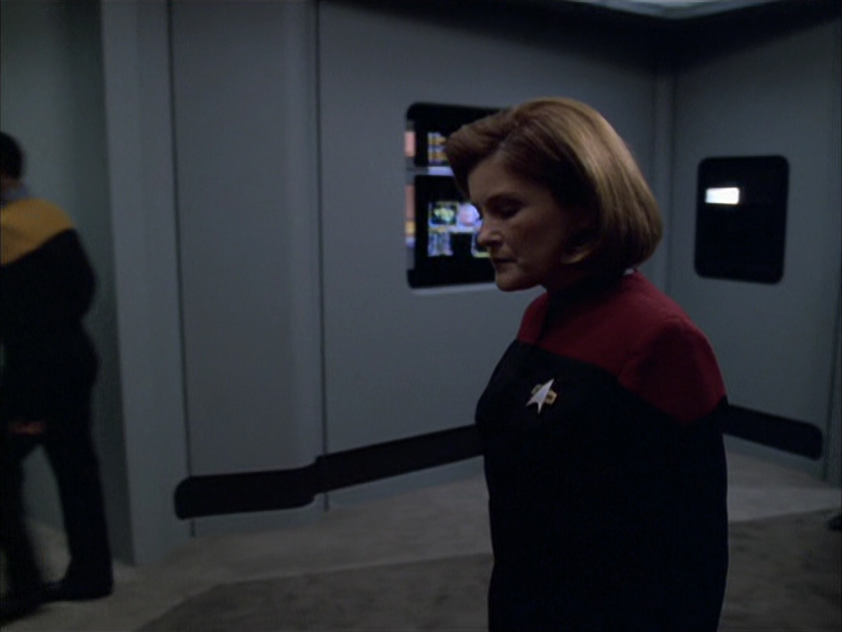 extant_StarTrek_VOY_6x01-EquinoxPart2_03473.jpg