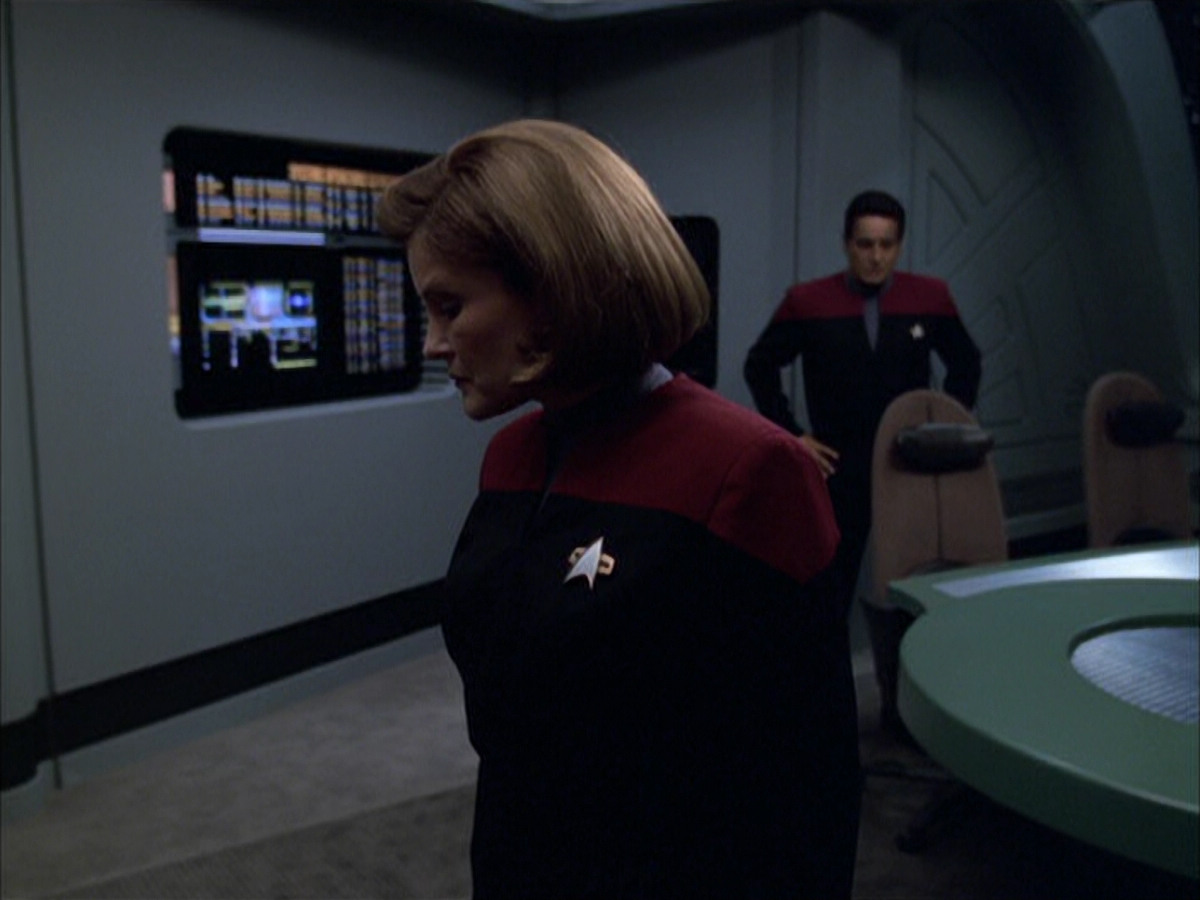 extant_StarTrek_VOY_6x01-EquinoxPart2_03477.jpg