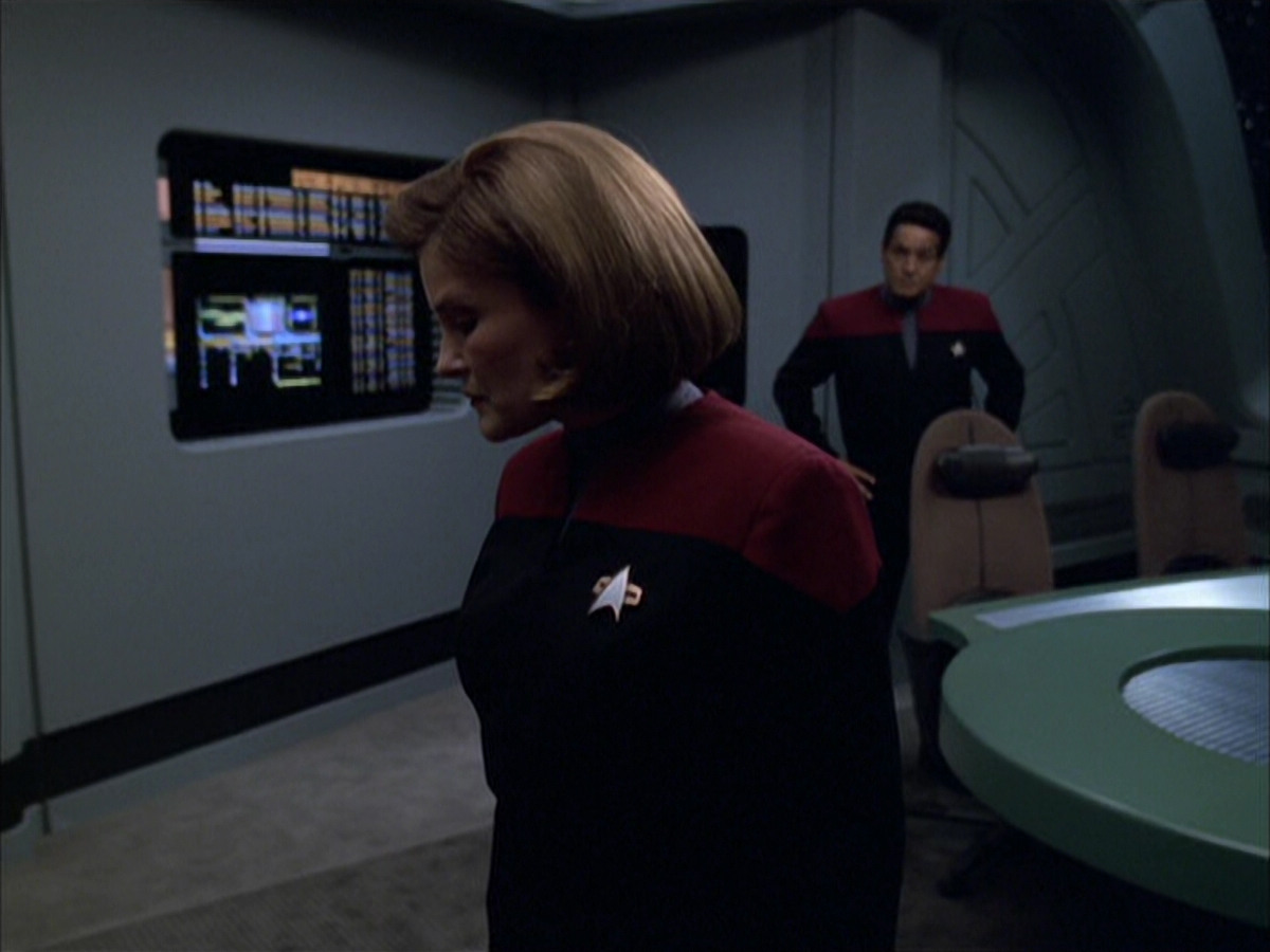 extant_StarTrek_VOY_6x01-EquinoxPart2_03478.jpg