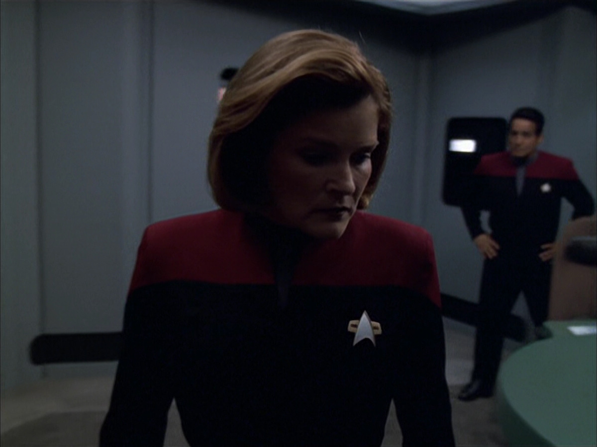 extant_StarTrek_VOY_6x01-EquinoxPart2_03483.jpg